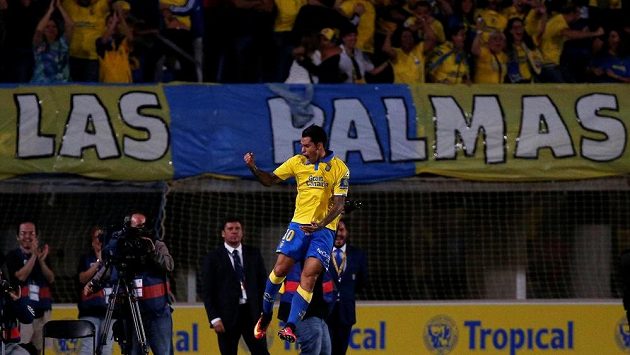 Sergio Araújo z Las Palmas se raduje z vyrovnávacího gólu proti Realu Madrid. Sergio Araújo z Las Palmas se raduje z vyrovnávacího gólu proti Realu Madrid.