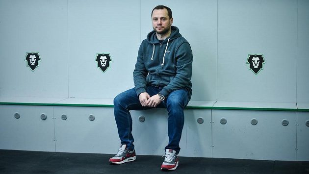 David Výborný už do mladoboleslavské kabiny chodí jen v civilu. David Výborný už do mladoboleslavské kabiny chodí jen v civilu.