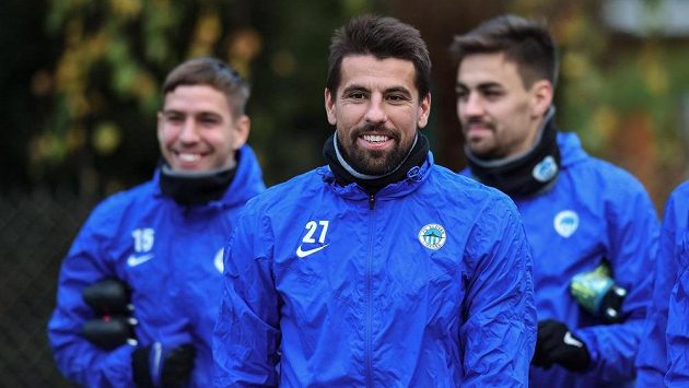 Liberečtí fotbalisté se připravují na bitvu s Fiorentinou. Zleva Vojtěch Hadaščok, Milan Baroš a David Hovorka. Liberečtí fotbalisté se připravují na bitvu s Fiorentinou. Zleva Vojtěch Hadaščok, Milan Baroš a David Hovorka.