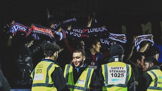 Skupinka příznivců PSG tropila v Londýně výtržnosti. Skupinka příznivců PSG tropila v Londýně výtržnosti.