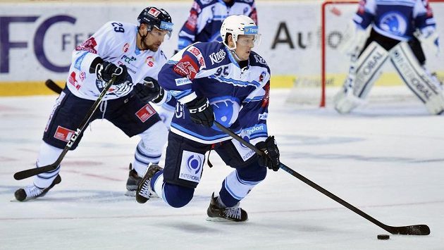 Lukáš Krenželok (vlevo) z Liberce a Miroslav Indrák z Plzně v duhrávce 1. kola. Lukáš Krenželok (vlevo) z Liberce a Miroslav Indrák z Plzně v duhrávce 1. kola.