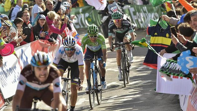 Čtrnáctou etapu Vuelty mají cyklisté za sebou. Cíl v Oviedu viděl jako první irský cyklista Sam Bennett. Čtrnáctou etapu Vuelty mají cyklisté za sebou. Cíl v Oviedu viděl jako první irský cyklista Sam Bennett.