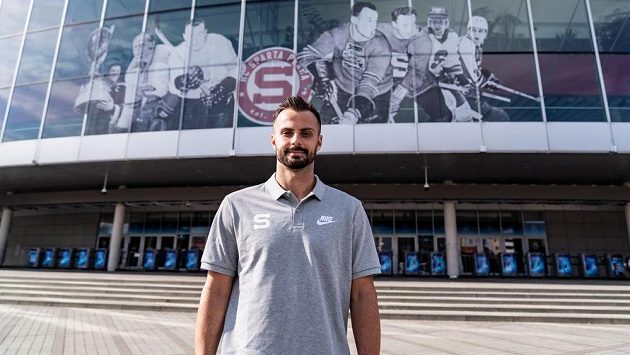 Hokejový útočník Michal Řepík se po roce vrací do pražské Sparty. Hokejový útočník Michal Řepík se po roce vrací do pražské Sparty.