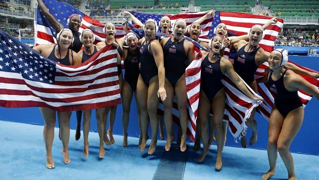 Americké vodní pólistky se radují z vítězství v olympijském finále. Americké vodní pólistky se radují z vítězství v olympijském finále.