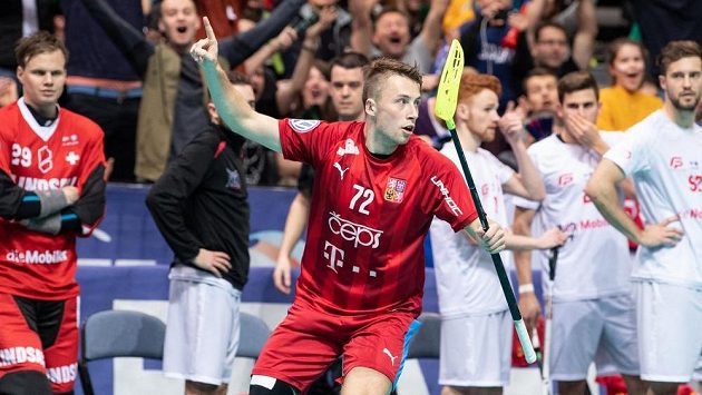 Takto se Adam Delong radoval na mistrovství světa už sedmkrát. Takto se Adam Delong radoval na mistrovství světa už sedmkrát.