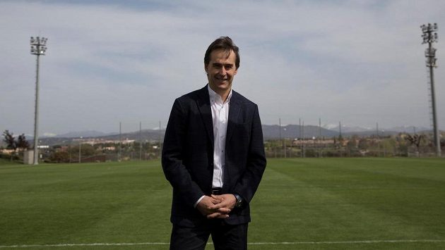 Kouč Julen Lopetegui prodloužil smlouvu se španělskou fotbalovou reprezentací do roku 2020. Kouč Julen Lopetegui prodloužil smlouvu se španělskou fotbalovou reprezentací do roku 2020.