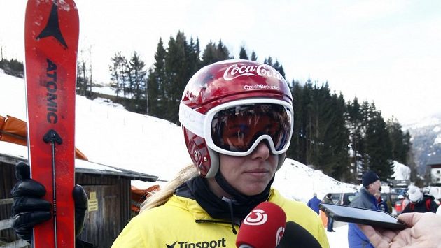 Ester Ledecká při rozhovoru po tréninku na sjezd v rakouském Bad Kleinkirchheimu. Ester Ledecká při rozhovoru po tréninku na sjezd v rakouském Bad Kleinkirchheimu.