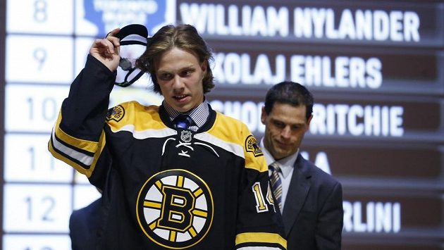 Český hokejový útočník David Pastrňák během draftu NHL. Český hokejový útočník David Pastrňák během draftu NHL.