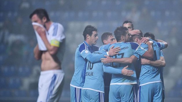 Fotbalisté Boleslavi se v husté mlze prokousali na čelo ligy. Fotbalisté Boleslavi se v husté mlze prokousali na čelo ligy.