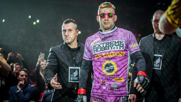David Kozma přichází na scénu. David Kozma přichází na scénu.