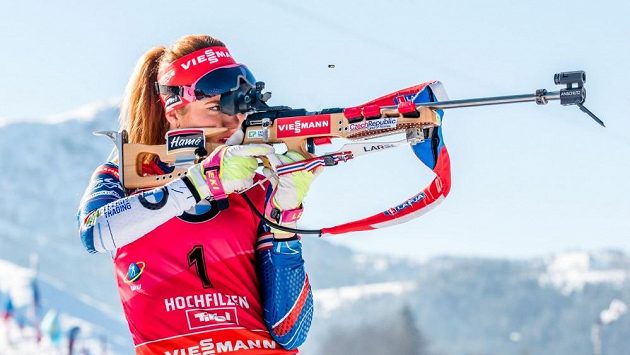 Gabriela Koukalová při střelbě závodu s hromadným startem. Gabriela Koukalová při střelbě závodu s hromadným startem.