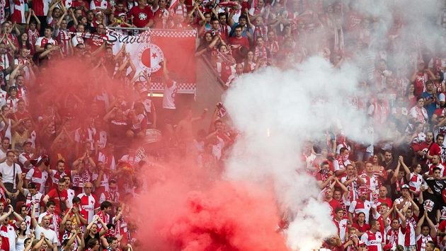 Fanoušci Slavie Praha během utkání 2. předkola Evropské ligy proti Levadii Tallinn. Fanoušci Slavie Praha během utkání 2. předkola Evropské ligy proti Levadii Tallinn.