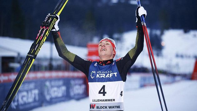 Německý sdruženář Eric Frenzel slaví triumf v závodu SP v Lillehammeru. Německý sdruženář Eric Frenzel slaví triumf v závodu SP v Lillehammeru.