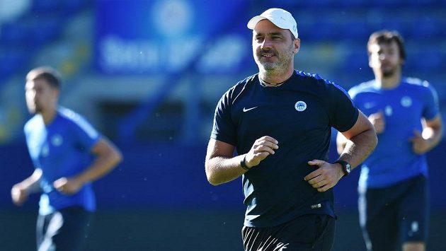 Jindřich Trpišovský na tréninku před odvetou s Larnakou. Během samotného zápasu ale na liberecké lavičce nebude. Jindřich Trpišovský na tréninku před odvetou s Larnakou. Během samotného zápasu ale na liberecké lavičce nebude.
