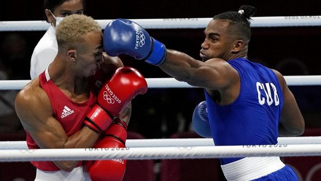 Arlen Lopéz (vpravo) pro Kubu získal další boxerské zlato Arlen Lopéz (vpravo) pro Kubu získal další boxerské zlato