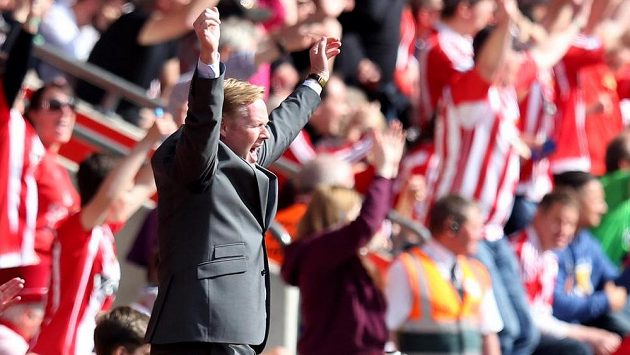 Ronald Koeman ještě jako trenér Southamptonu slaví gól v síti Crystal Palace v utkání 38. kola Premier League. Ronald Koeman ještě jako trenér Southamptonu slaví gól v síti Crystal Palace v utkání 38. kola Premier League.