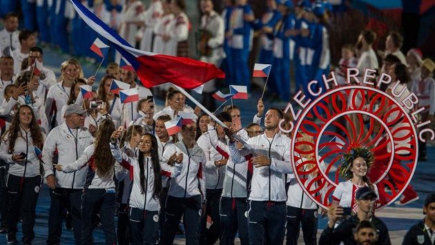 Vlajkonoš Lukáš Krpálek v čele české výpravy při slavnostním zahájení Evropských her v Minsku. Vlajkonoš Lukáš Krpálek v čele české výpravy při slavnostním zahájení Evropských her v Minsku.