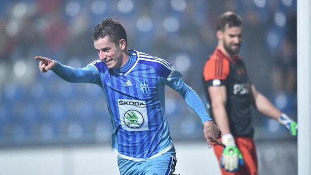 Ondřej Zahustel dokonal šestibrankovou kanonádu Mladé Boleslavi proti Jihlavě. Ondřej Zahustel dokonal šestibrankovou kanonádu Mladé Boleslavi proti Jihlavě.