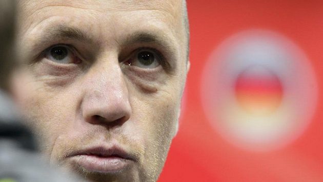 Kapitán reprezentace Petr Pála na prvním tréninku před víkendovým finále Fed Cupu ČR - Německo. Kapitán reprezentace Petr Pála na prvním tréninku před víkendovým finále Fed Cupu ČR - Německo.