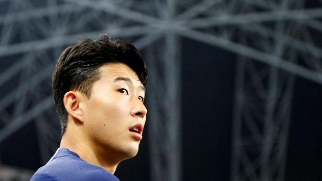 Fotbalista Tottenhamu Hotspur Heung-min Son během přípravy k přátelskému utkání s Juventusem Turín. Fotbalista Tottenhamu Hotspur Heung-min Son během přípravy k přátelskému utkání s Juventusem Turín.