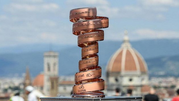Trofej pro vítěze Giro d'Italia ve Florencii. Trofej pro vítěze Giro d'Italia ve Florencii.