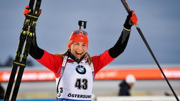 Slovenská biatlonistka Anastasia Kuzminová slaví titul mistryně světa ve sprintu. Slovenská biatlonistka Anastasia Kuzminová slaví titul mistryně světa ve sprintu.