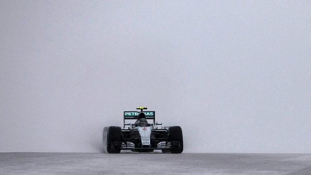 Němec Nico Rosberg (na snímku) vyhrál nedělní kvalifikaci na Velkou cenu USA formule 1, která byla kvůli nepřízni počasí předčasně ukončena. Němec Nico Rosberg (na snímku) vyhrál nedělní kvalifikaci na Velkou cenu USA formule 1, která byla kvůli nepřízni počasí předčasně ukončena.