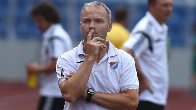 Trenér Baníku Ostrava Radomír Korytář. Trenér Baníku Ostrava Radomír Korytář.