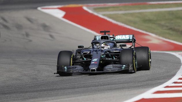 Pilot Mercedesu Lewis Hamilton během tréninku na Velkou cenu USA: Pilot Mercedesu Lewis Hamilton během tréninku na Velkou cenu USA: