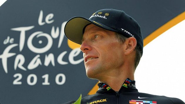 Lance Armstrong na archivním snímku při Tour de France v roce 2010. Lance Armstrong na archivním snímku při Tour de France v roce 2010.