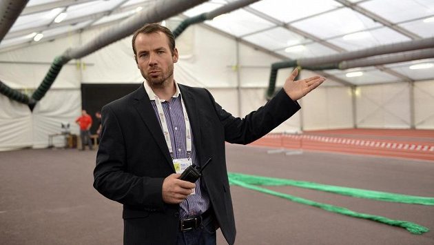 Tomáš Janků v tréninkové hale během příprav halového mistrovství Evropy v atletice. Tomáš Janků v tréninkové hale během příprav halového mistrovství Evropy v atletice.