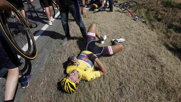 Švýcarský cyklista Fabian Cancellara odstoupil kvůli zranění z Tour de France. Švýcarský cyklista Fabian Cancellara odstoupil kvůli zranění z Tour de France.