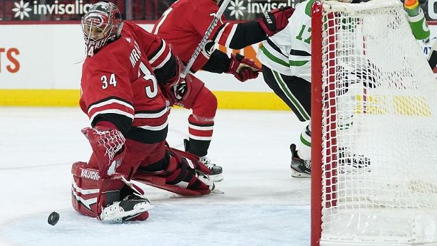 NHL |  Carolina – Dallas 1: 0, Dreamy return of Mrázek to Carolina’s goal.  Hronek and Zach were assisted