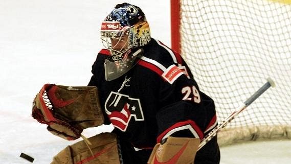Brankář Rick DiPietro v dresu reprezentace USA. Brankář Rick DiPietro v dresu reprezentace USA.