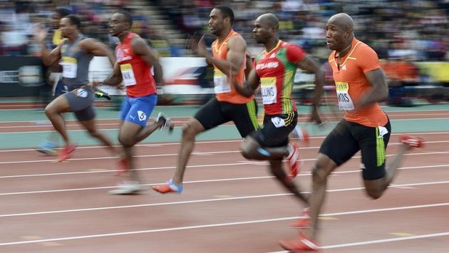 Tyson Gay (třetí zprava)na trati 100m sprintu na mítinku Diamantové ligy v londýnském Crystal Palace Tyson Gay (třetí zprava)na trati 100m sprintu na mítinku Diamantové ligy v londýnském Crystal Palace