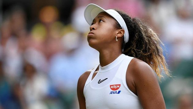 Naomi Ósakaová první kolo Wimbledonu nezvládla. Naomi Ósakaová první kolo Wimbledonu nezvládla.