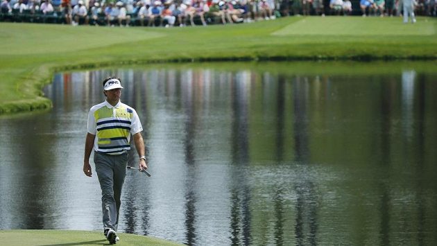 Bubba Watson na 16. greenu na Masters v Augustě Bubba Watson na 16. greenu na Masters v Augustě