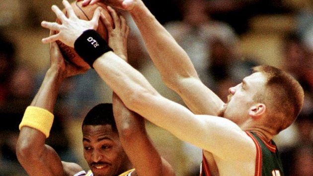 Německá basketbalová liga plánuje dohrát sezonu v omezeném turnajovém formátu a na jejím konci vyhlásit mistra. (ilustrační foto) Německá basketbalová liga plánuje dohrát sezonu v omezeném turnajovém formátu a na jejím konci vyhlásit mistra. (ilustrační foto)