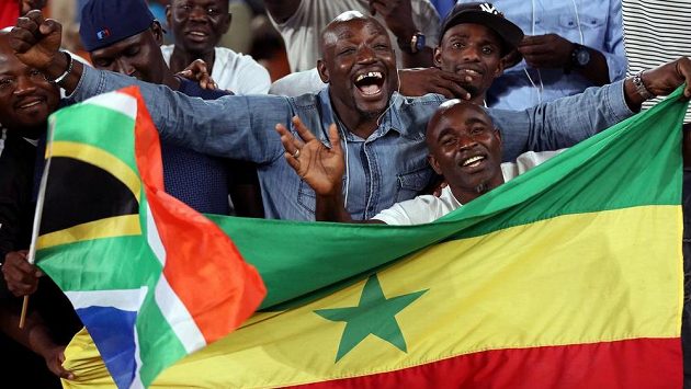 Fanoušci Senegalu slaví postup na MS. Fanoušci Senegalu slaví postup na MS.
