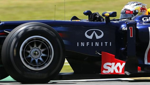 Německý závodník Sebastian Vettel na okruhu v Sao Paulu. Německý závodník Sebastian Vettel na okruhu v Sao Paulu.