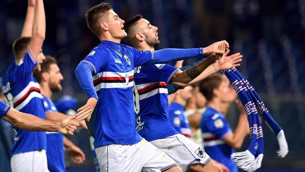 Jak dlouho ještě bude Patrik Schick (v popředí) radostně juchat v Sampdorii...? Jak dlouho ještě bude Patrik Schick (v popředí) radostně juchat v Sampdorii...?