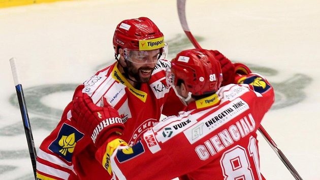Jakub Klepiš (vlevo) se raduje se spoluhráčem z Třince Davidem Ciencalou z gólu proti Mladé Boleslavi. Jakub Klepiš (vlevo) se raduje se spoluhráčem z Třince Davidem Ciencalou z gólu proti Mladé Boleslavi.