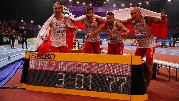 Titul ve štafetě na 4x400 metrů ozdobilo polské kvarteto Karol Zalewski, Rafal Omelko, Lukasz Krawczuk a Jakub Krzewina světovým halovým rekordem. Titul ve štafetě na 4x400 metrů ozdobilo polské kvarteto Karol Zalewski, Rafal Omelko, Lukasz Krawczuk a Jakub Krzewina světovým halovým rekordem.