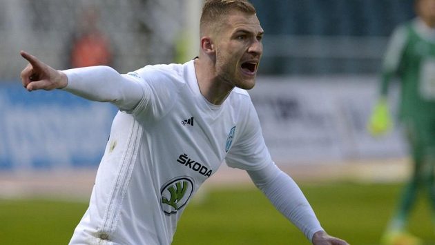 Fotbalista Pavel Čmovš má za sebou hodně exotická angažmá, když hrál třeba indickou ligu. Tam se potkal i se světovými hvězdami. Fotbalista Pavel Čmovš má za sebou hodně exotická angažmá, když hrál třeba indickou ligu. Tam se potkal i se světovými hvězdami.