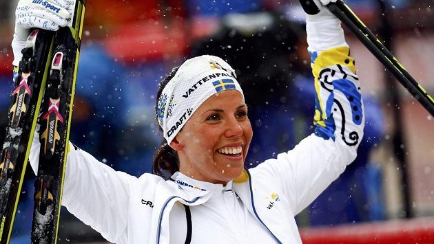 Švédka Charlotte Kallaová se na domácím mistrovství světa raduje z vítězství v závodě na 10 km volně. Švédka Charlotte Kallaová se na domácím mistrovství světa raduje z vítězství v závodě na 10 km volně.
