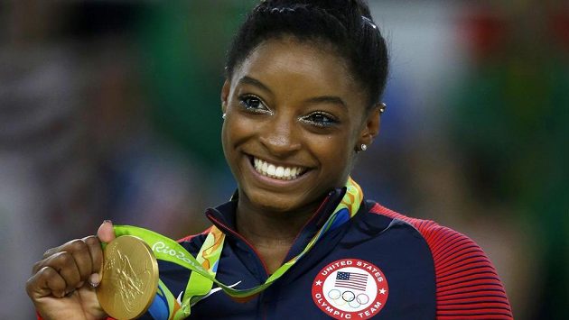 Čtyřnásobná olympijská vítězka Simone Bilesová. Čtyřnásobná olympijská vítězka Simone Bilesová.