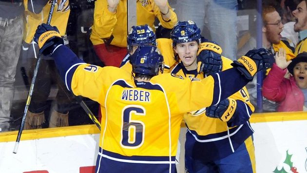 Filip Forsberg (9) jásá se spoluhráči z Nashvillu poté, co dal jediný gól zápasu s Edmontonem. Filip Forsberg (9) jásá se spoluhráči z Nashvillu poté, co dal jediný gól zápasu s Edmontonem.