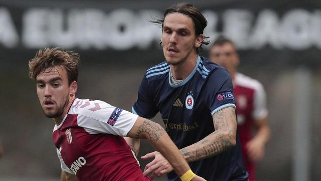 Fotbalista Bragy Andre Horta (vlevo) v souboji s Davidem Holmanem ve 2. kole Evropské ligy. Fotbalista Bragy Andre Horta (vlevo) v souboji s Davidem Holmanem ve 2. kole Evropské ligy.
