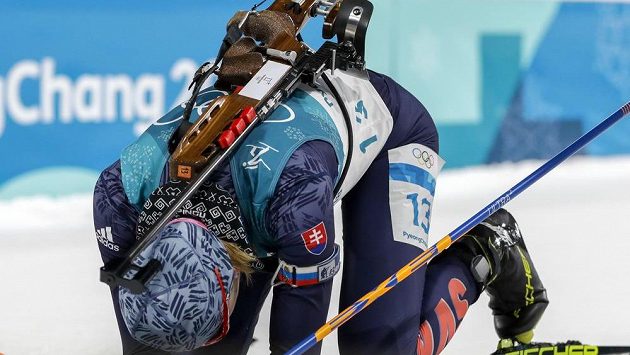 Vyčerpaná Anastasia Kuzminová v cíli biatlonové stíhačky. Vyčerpaná Anastasia Kuzminová v cíli biatlonové stíhačky.