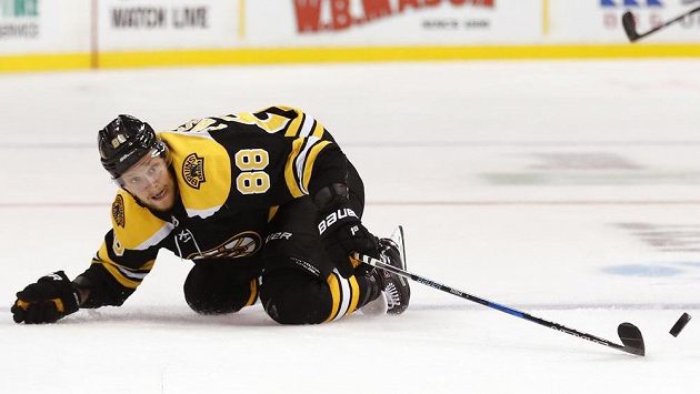 David Pastrňák z Bostonu během utkání s Chicagem. David Pastrňák z Bostonu během utkání s Chicagem.